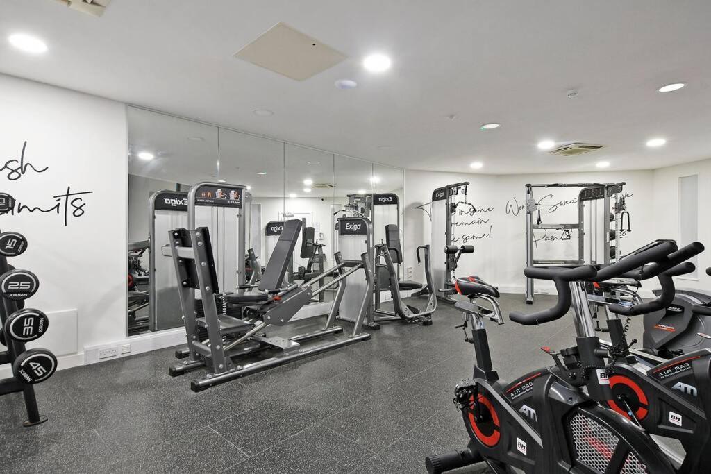 Perfectly Located City Centre Studio Apartment - West One With Free Wifi, Gym Access, Netflix Sheffield Eksteriør billede