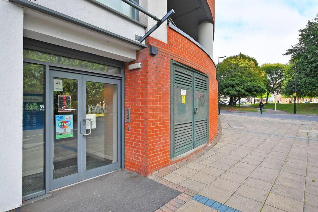 Perfectly Located City Centre Studio Apartment - West One With Free Wifi, Gym Access, Netflix Sheffield Eksteriør billede