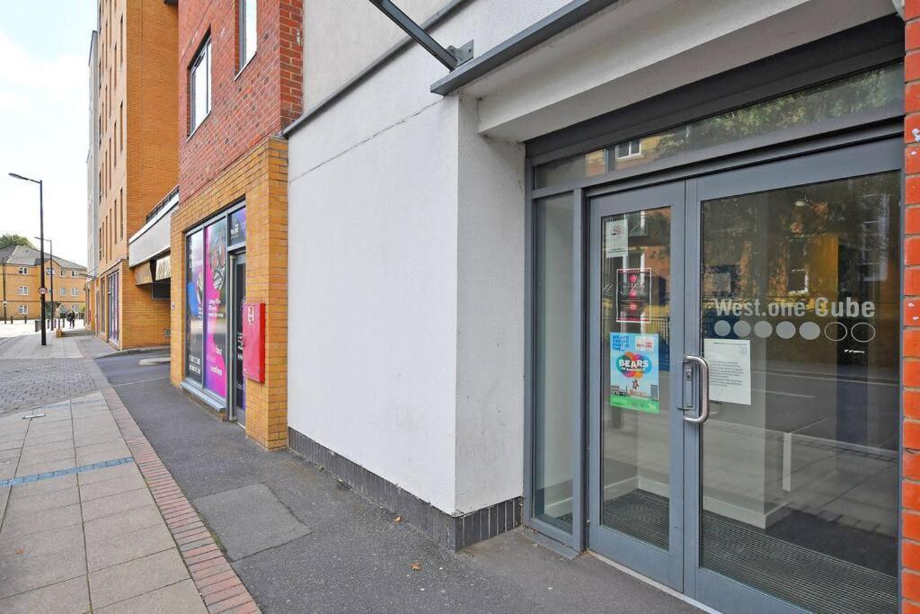 Perfectly Located City Centre Studio Apartment - West One With Free Wifi, Gym Access, Netflix Sheffield Eksteriør billede