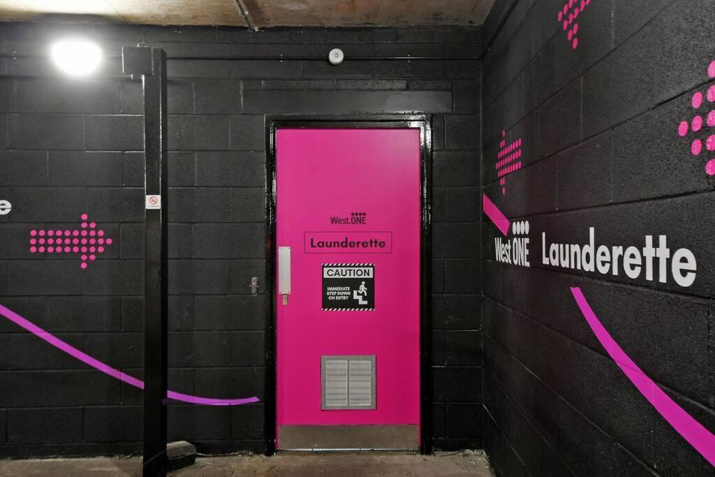 Perfectly Located City Centre Studio Apartment - West One With Free Wifi, Gym Access, Netflix Sheffield Eksteriør billede