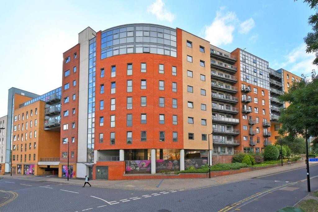 Perfectly Located City Centre Studio Apartment - West One With Free Wifi, Gym Access, Netflix Sheffield Eksteriør billede