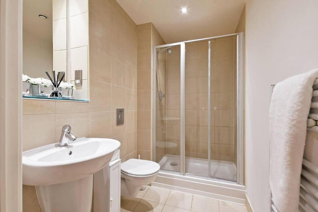 Perfectly Located City Centre Studio Apartment - West One With Free Wifi, Gym Access, Netflix Sheffield Eksteriør billede