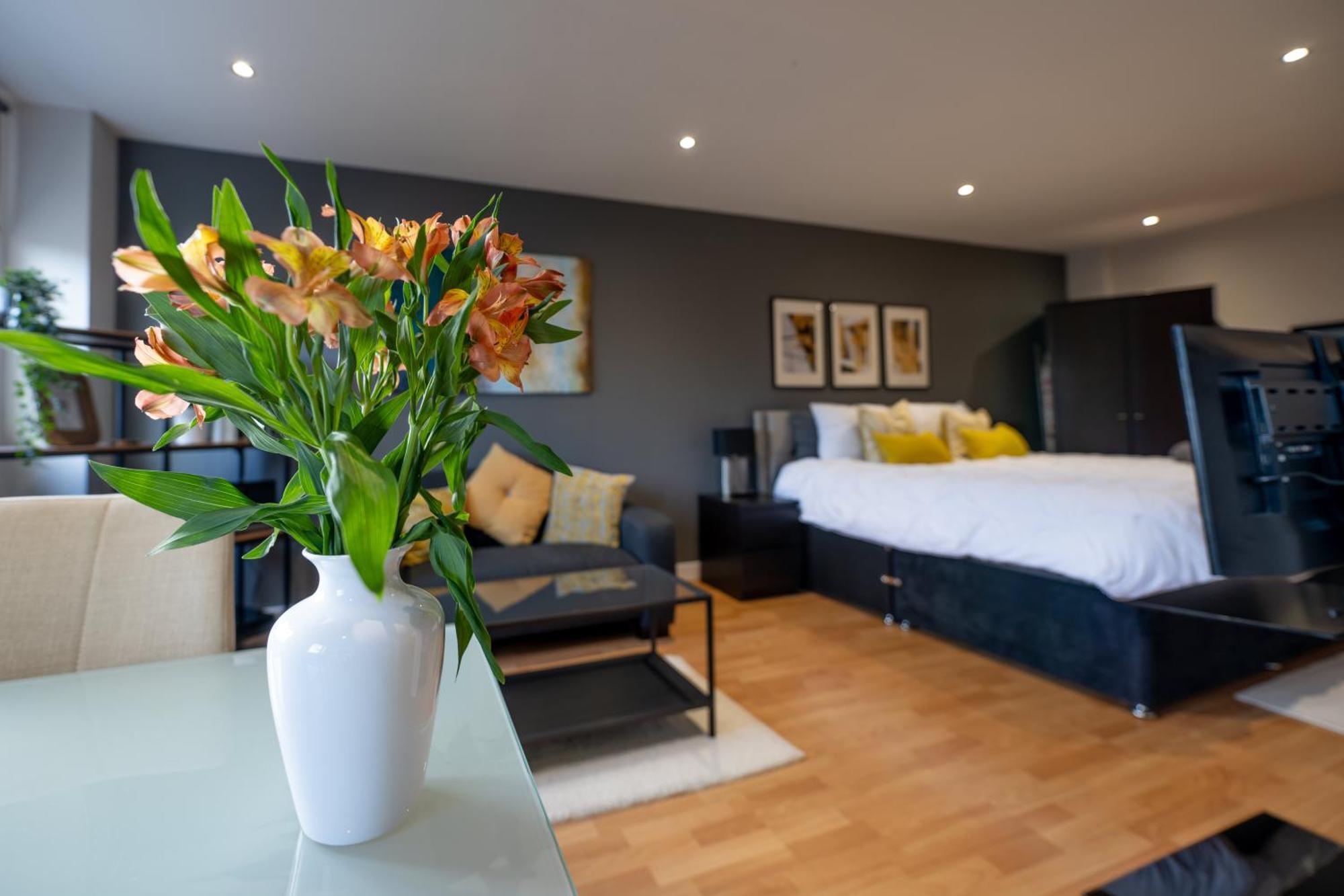 Perfectly Located City Centre Studio Apartment - West One With Free Wifi, Gym Access, Netflix Sheffield Eksteriør billede